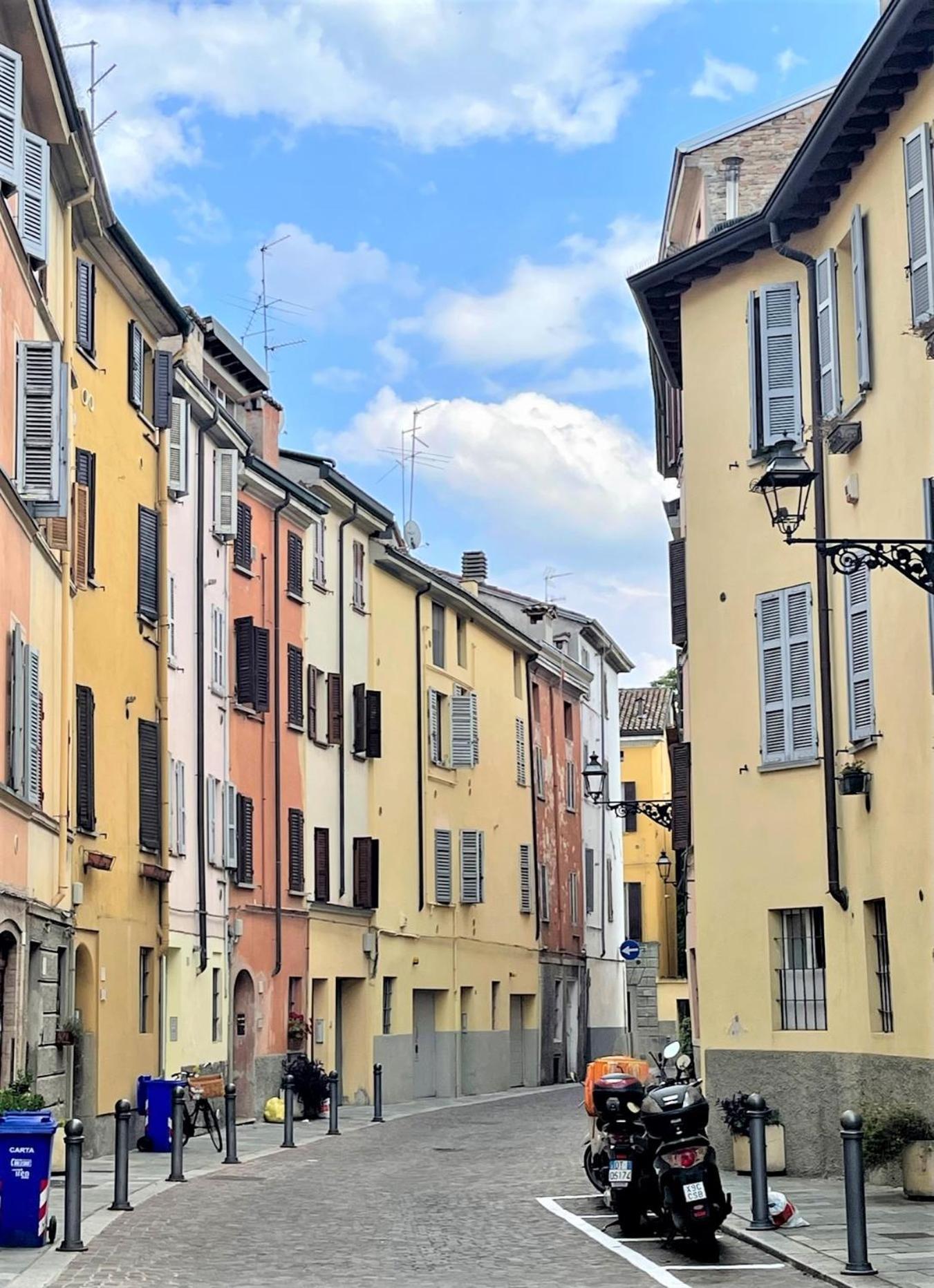 Апартаменты Buro Nel Borgo Парма Экстерьер фото
